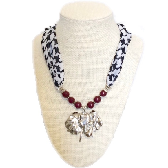 Houndstooth Red Beaded Silver Elephant Necklace - Picture 2 of 4